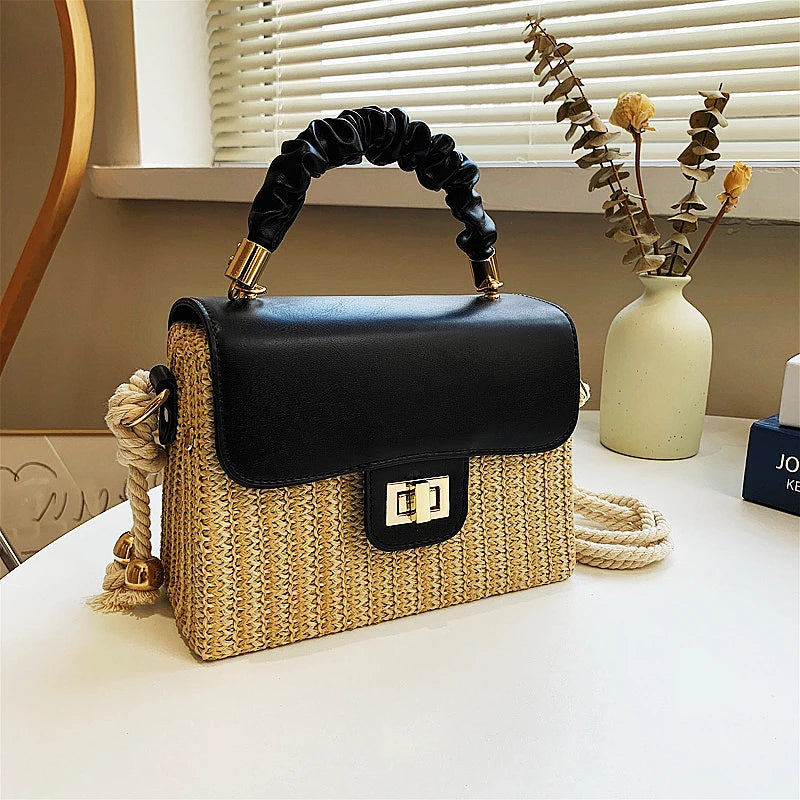 Bolso charol con asas de cuerda trenzada