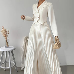 Conjunto Elegante de Dos Piezas con Detalle Plisado y Blazer Estructurado
