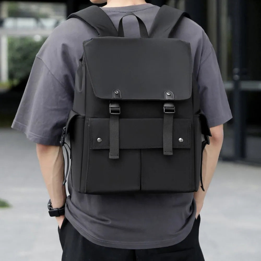 Mochila de Piel Sintética con Múltiples Bolsillos – Estilo Urbano y Funcionalidad